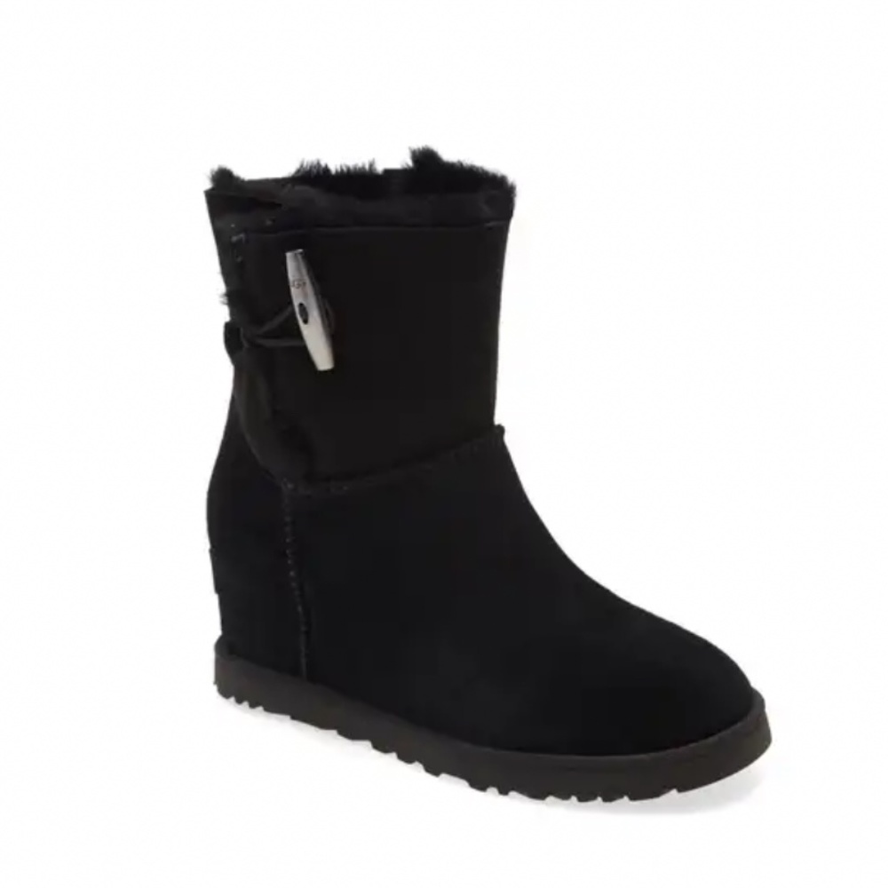 Ugg women’s toggle boot